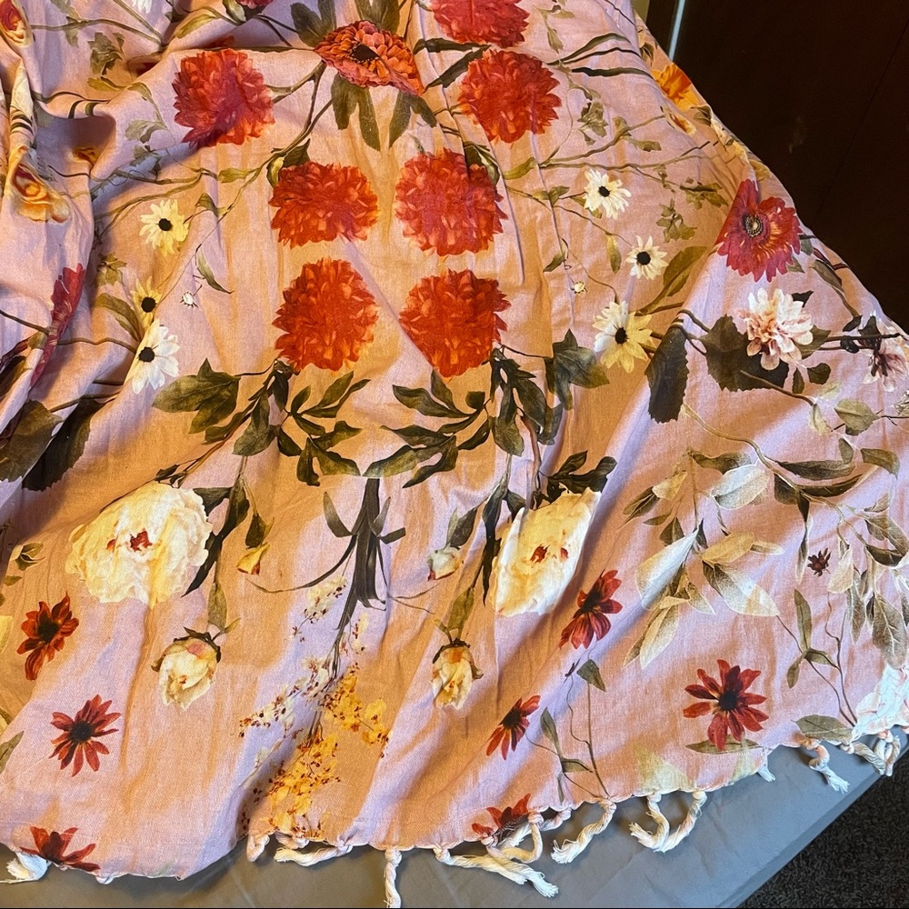 Drape/cloth/decoration, floral, pink, urban outfitters maybe